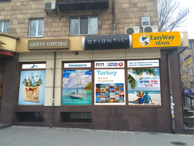 Easyway Travelin Ukrayna Zaporozhye şehirindeki yeni ofisinin camlara one way vision uygulaması - (14/03/2014)